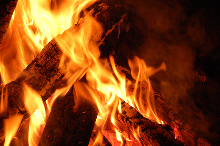 Heizen mit Holz: Die Wahl des richtigen Holzes für ein gutes Kaminofen-Feuer zahlt sich aus. Dehnungsgeräusche Dehnungsgeräusche bei Kaminöfen sind normal.