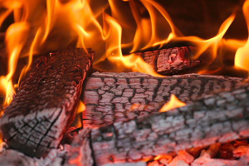 Für ein schönes Kaminofen-Feuer ohne Ruß und Rauch gilt es einiges zu beachten. Ruß und Rauch Erste Hilfe bei Ruß und Rauch im Feuerraum.